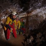 © ein 5-tägiger Höhlenforschungskurs - ab 14 Jahren mit Guides Spéléo - guides speleo ardeche