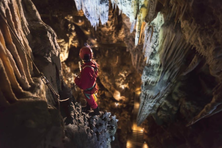 „Vertige souterrain“ (vertikale Erkundung der Höhle)