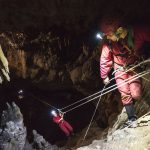 © „Vertige souterrain“ (vertikale Erkundung der Höhle) - ©Ludovic Frémondière
