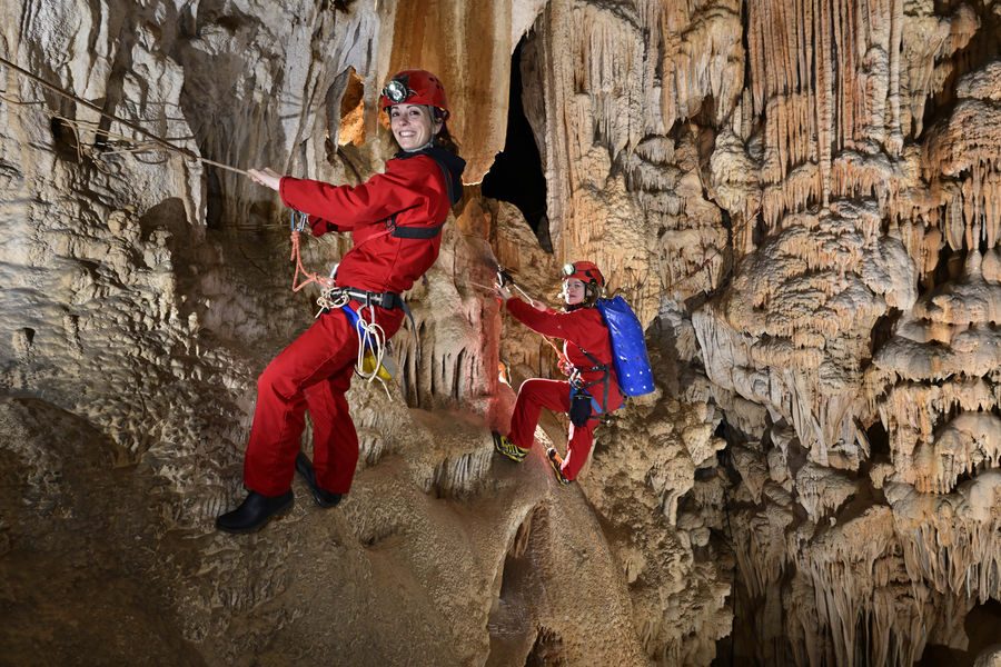 Höhlenforschungsaktivitäten in der Aven d'Orgnac