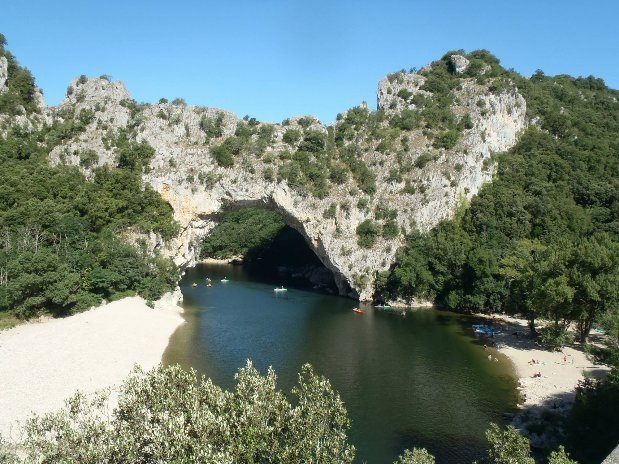 Kanu - Kajak von Vallon nach St. Martin d'Ardèche - 24 km / 1 Tag mit Azur canoës
