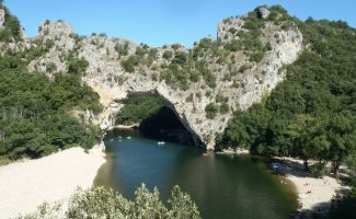 Kanu - Kajak von Vallon nach St. Martin d'Ardèche - 24 km / 1 Tag mit Azur canoës