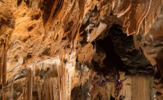 Höhlenforschung und Abseilen "Les Balcons du Vertige"