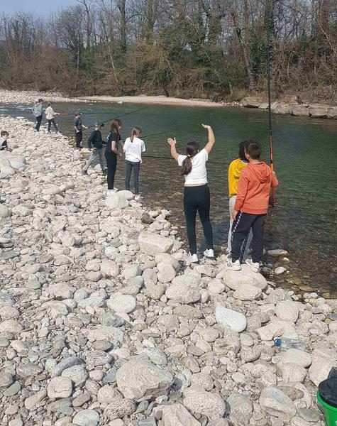 Initiation en famille à la Pêche au Coup avec Ardèche Pêche Aventure