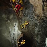 Sportliche Höhlenforschung mit Ardèche Méandre Spéléo