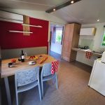 © Campingplatz le Coin Charmant - CAMPING LE COIN CHARMANT mobil-home grand  espace PMR