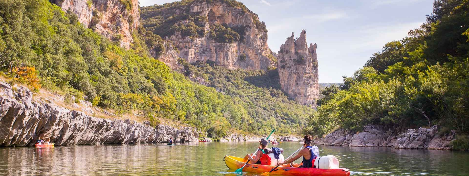 Kanu - Kajak von Vallon nach St Martin d'Ardèche - 32 km / 2 Tage mit Loulou Bateaux