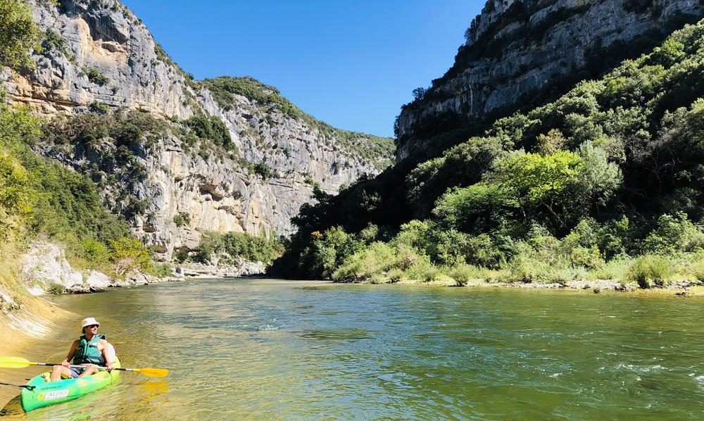 Kanu - Kajak von Vallon nach St. Martin d'Ardèche - 30 km / 1 Tag mit Rivière et Nature