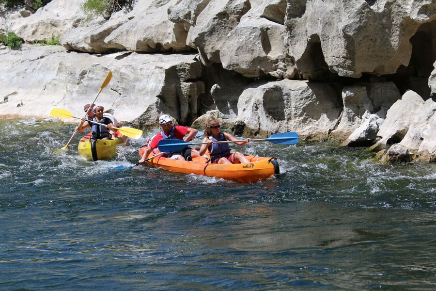 1 1/2 Tage in Kanus mit einem Naturführer der Ardèche-Schlucht - 1 Nacht im Biwak