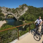 © Entdecken Sie die Ardèche-Schluchten mit dem Fahrrad - © Matthieu Dupont