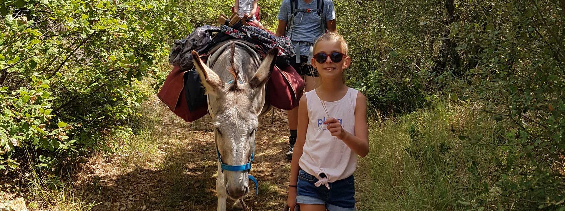 Wandern mit einem Esel in den Schluchten der Ardèche